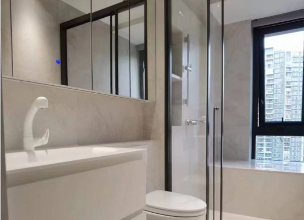 Introducing you to BURATUS, the German brand renowned for its high-end custom sunken shower enclosures.